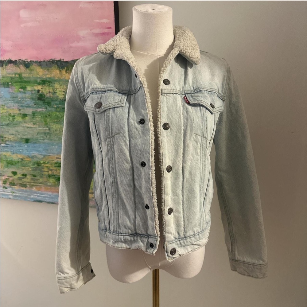 Levi’s Lightwash Sherpa Lined Trucker Jacket Small